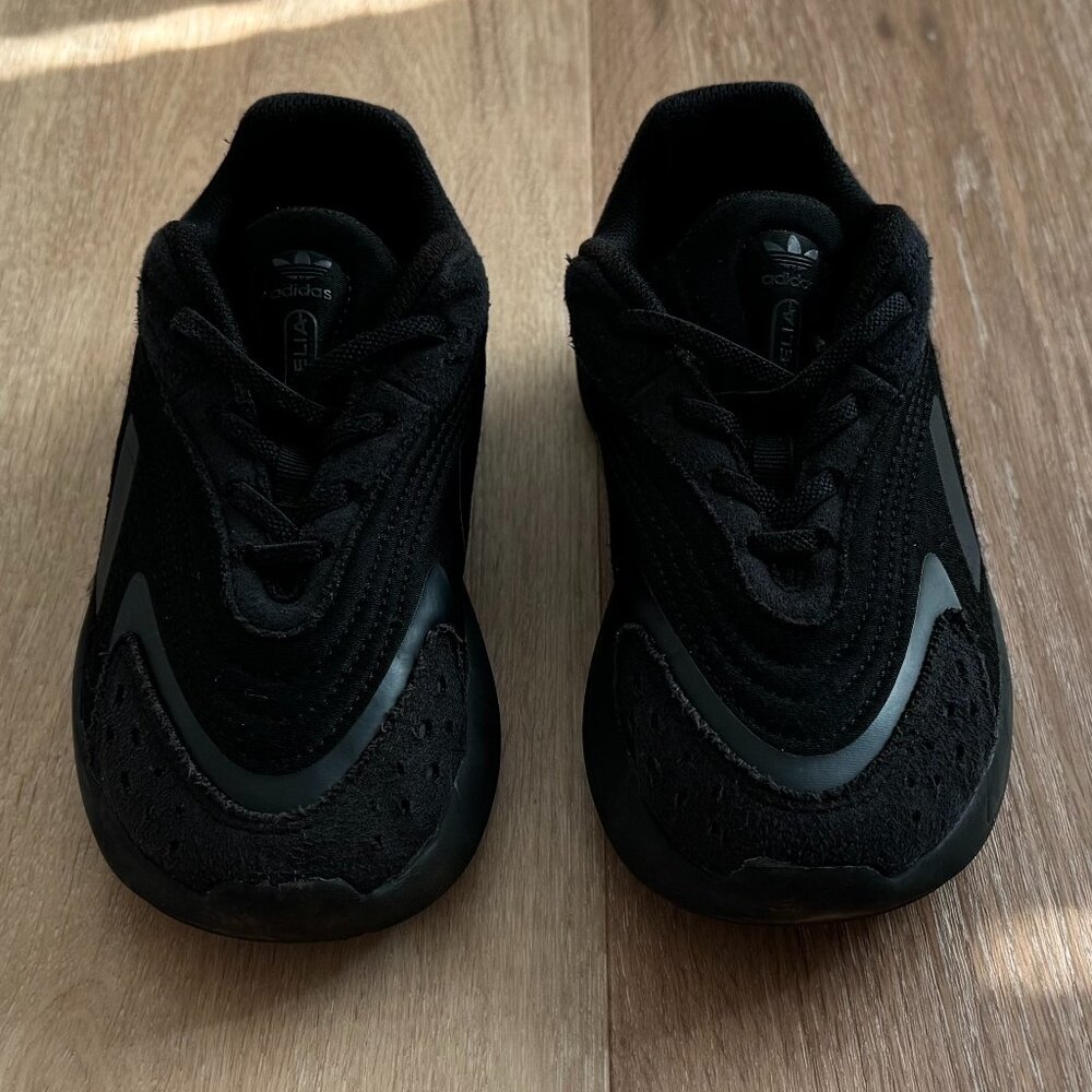 Adidas Ozelia (Kids) - Size 13